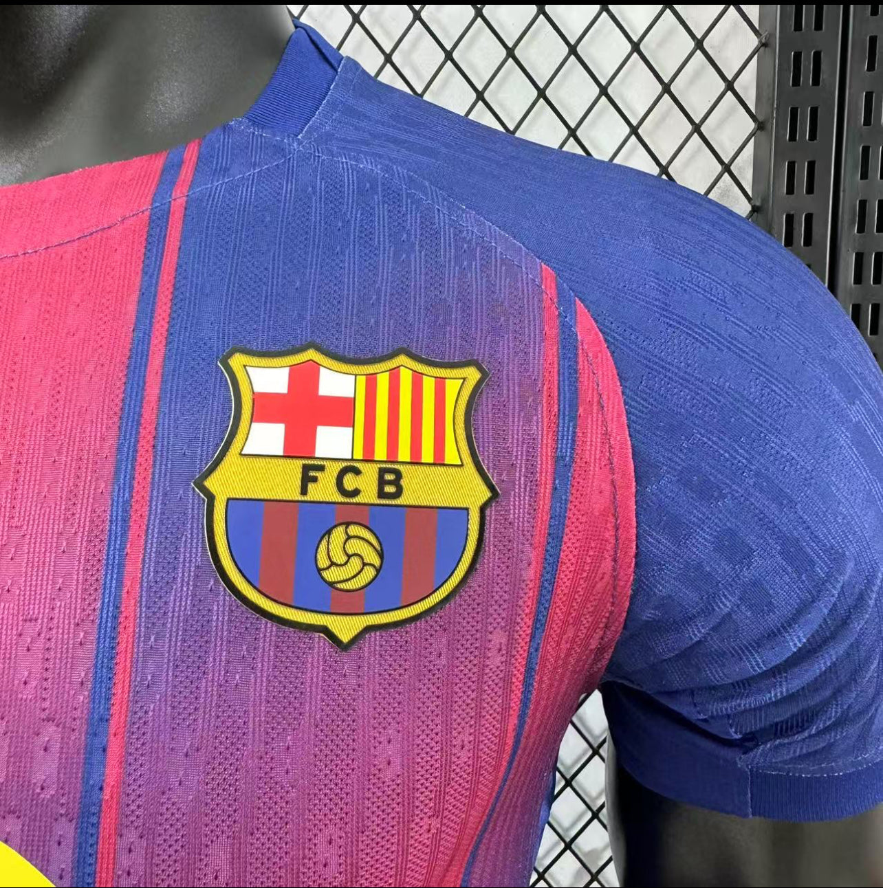 Maillot FC Barcelone édition 2025/2026 (bandes rouges et bleues)